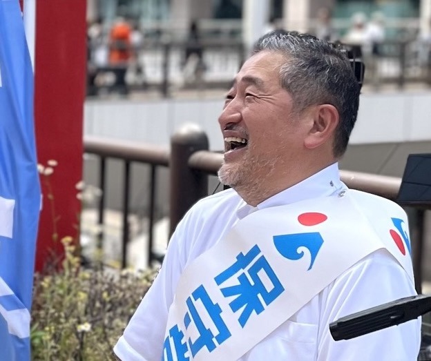 選挙ドットコムにブログ公開「快晴の立川駅北口ペデストリアンデッキは一足早い夏」